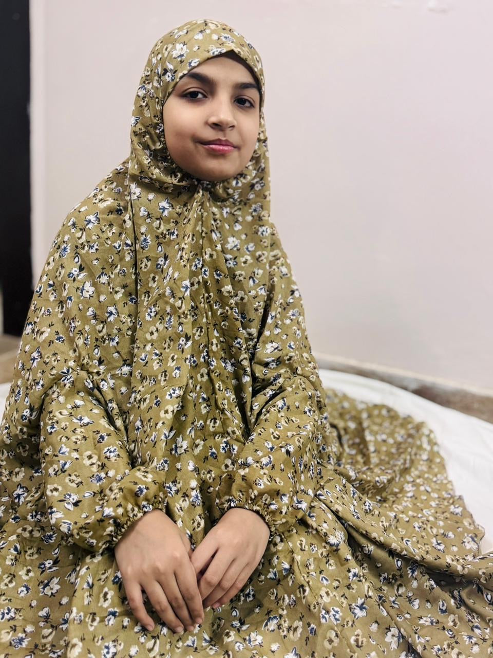 KIDS NAMAZ CHADDAR WITH FULL SLEEVES - NOOR IN MOUNTAIN 8 to 11 Years