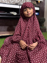 KIDS NAMAZ CHADDAR WITH FULL SLEEVES - ZOYA MAROON (5 to 7 Years)