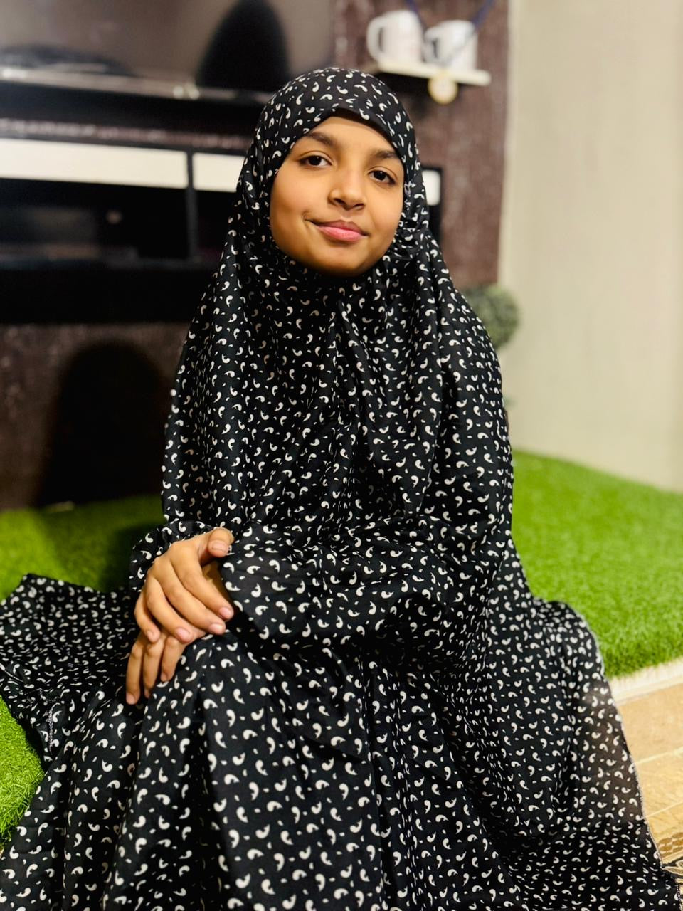 KIDS NAMAZ CHADDAR WITH FULL SLEEVES - BLACK CRESCENT 8 to 11 Years