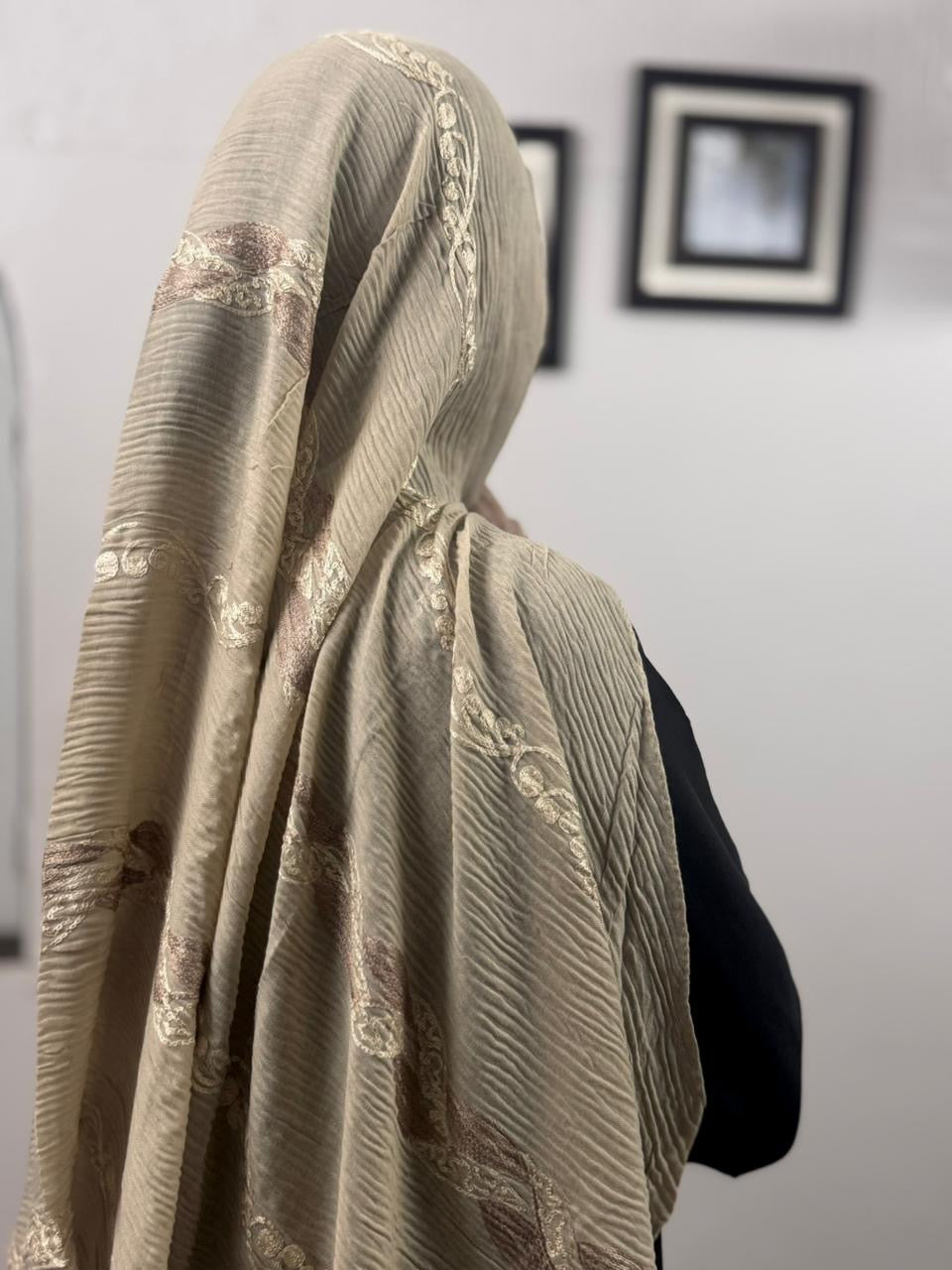 Queen Embroidery Pleated Lawn Scarf - Dull Khaki