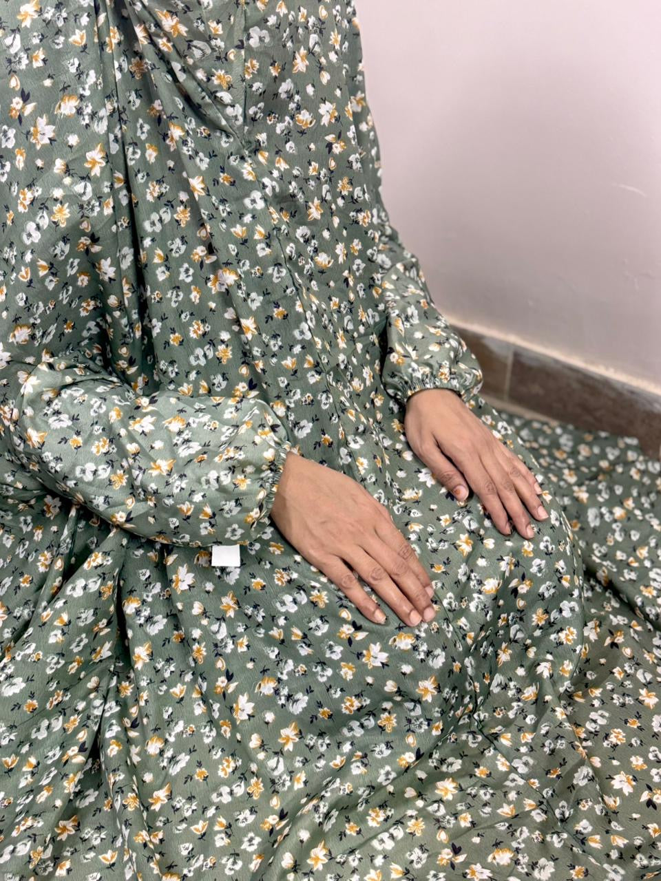 KIDS NAMAZ CHADDAR WITH FULL SLEEVES - NOOR IN PISTA 12 to 14 Years