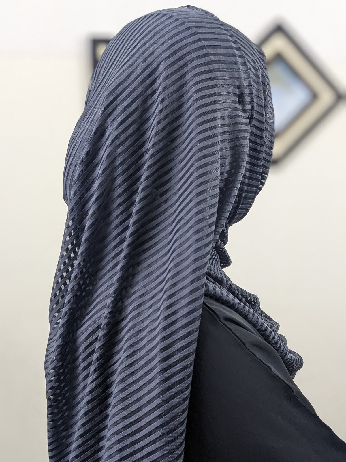 KNITTED ZEBRA STRIPES - GREY