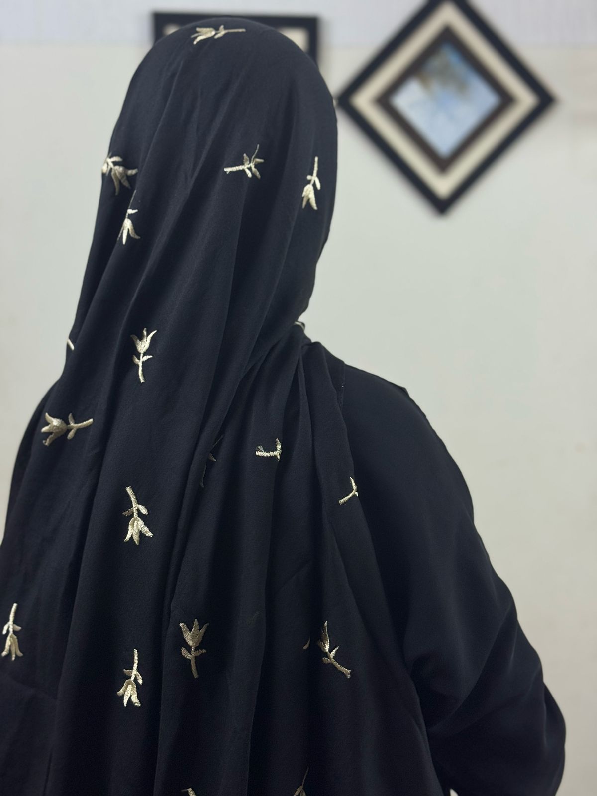 Tulips Embroidery Lawn Scarf - Black