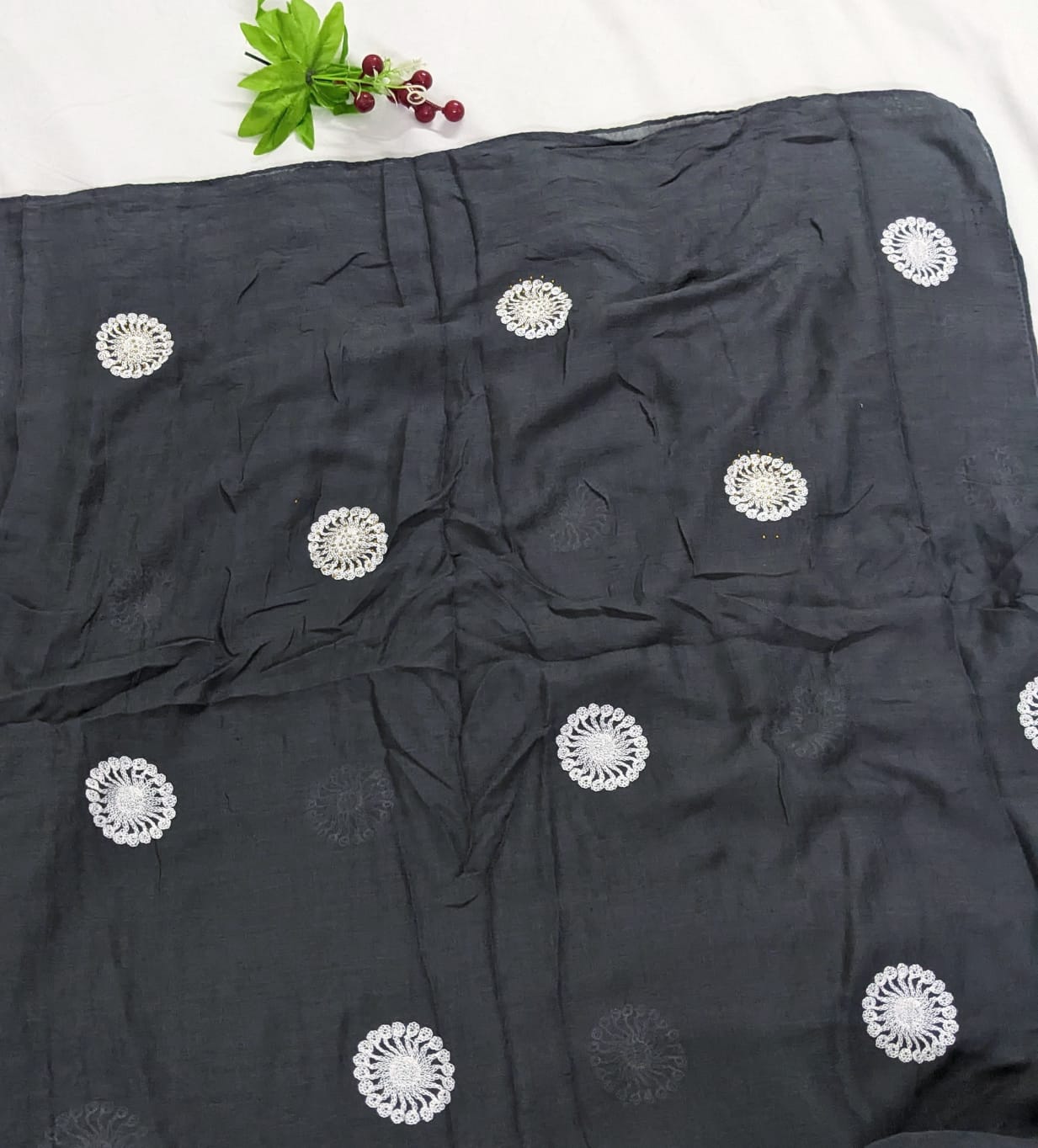 Wheel Embroidery Lawn Scarf - Grey