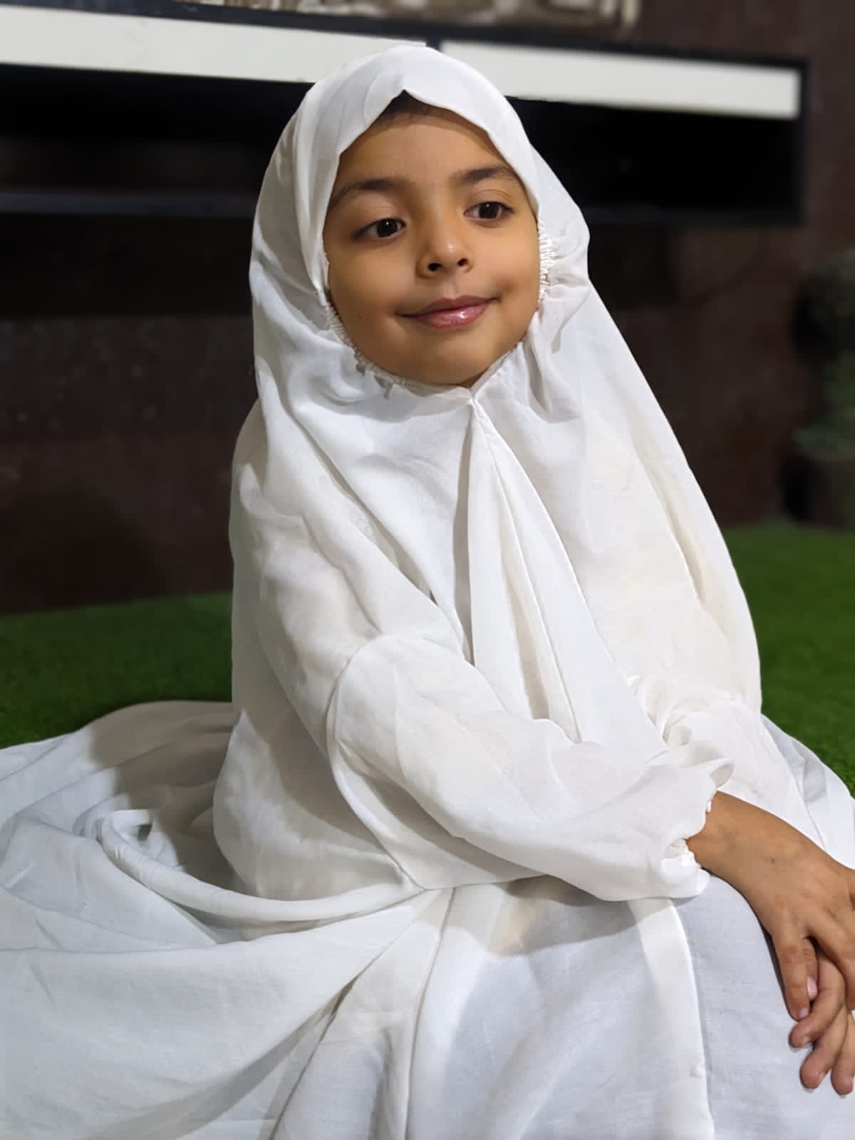 KIDS NAMAZ CHADDAR WITH FULL SLEEVES - PLAIN WHITE 5 to 7 Years