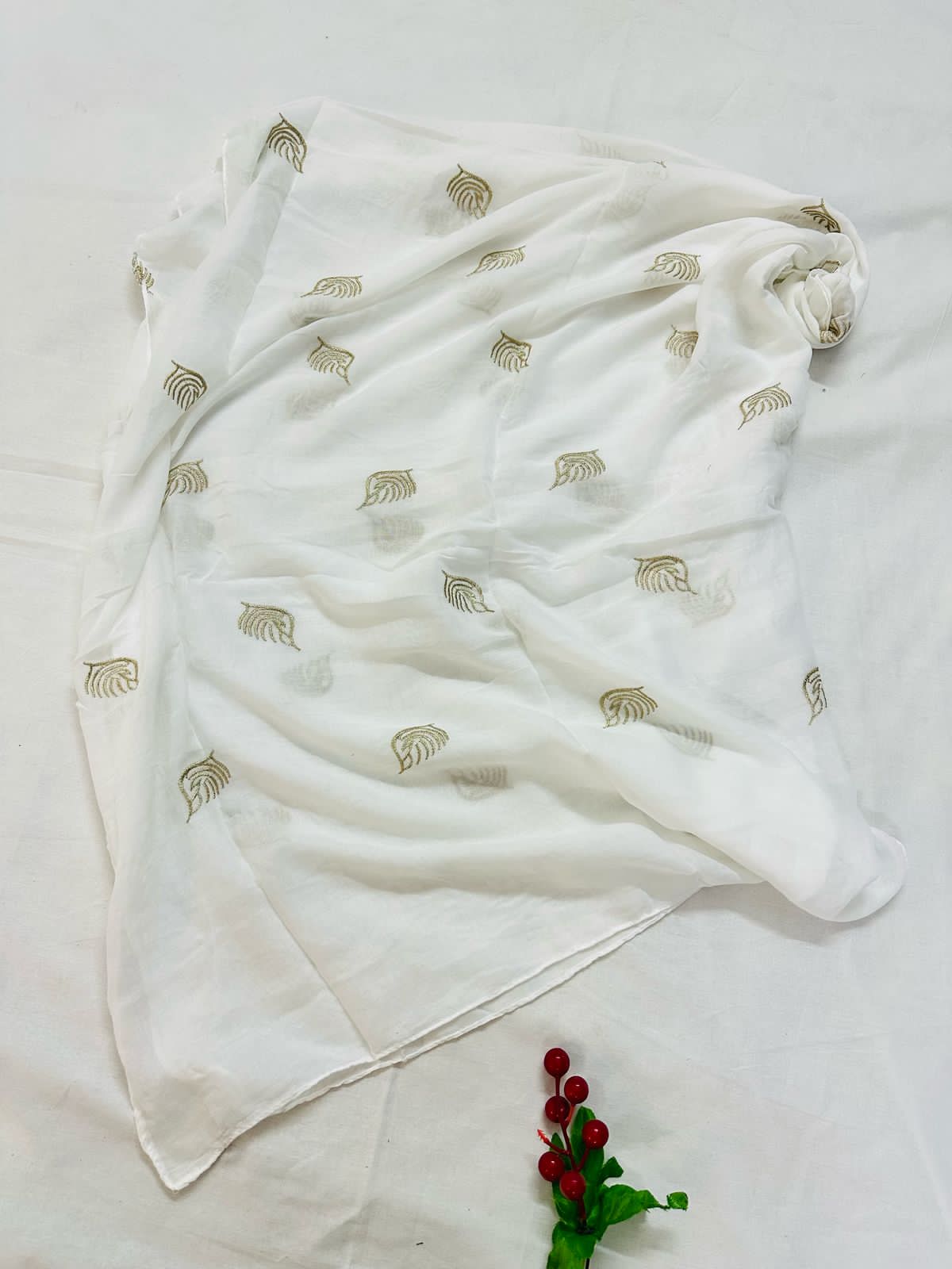 Lurex Leaf Embroidery Lawn Scarf - White