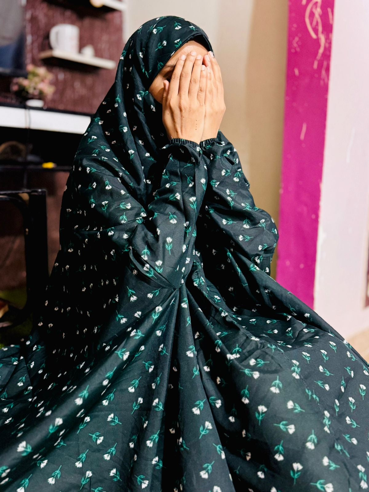NAMAZ CHADDAR WITH SLEEVES N NIQAB - GREEN WITH WHITE TULIPS - LARGE