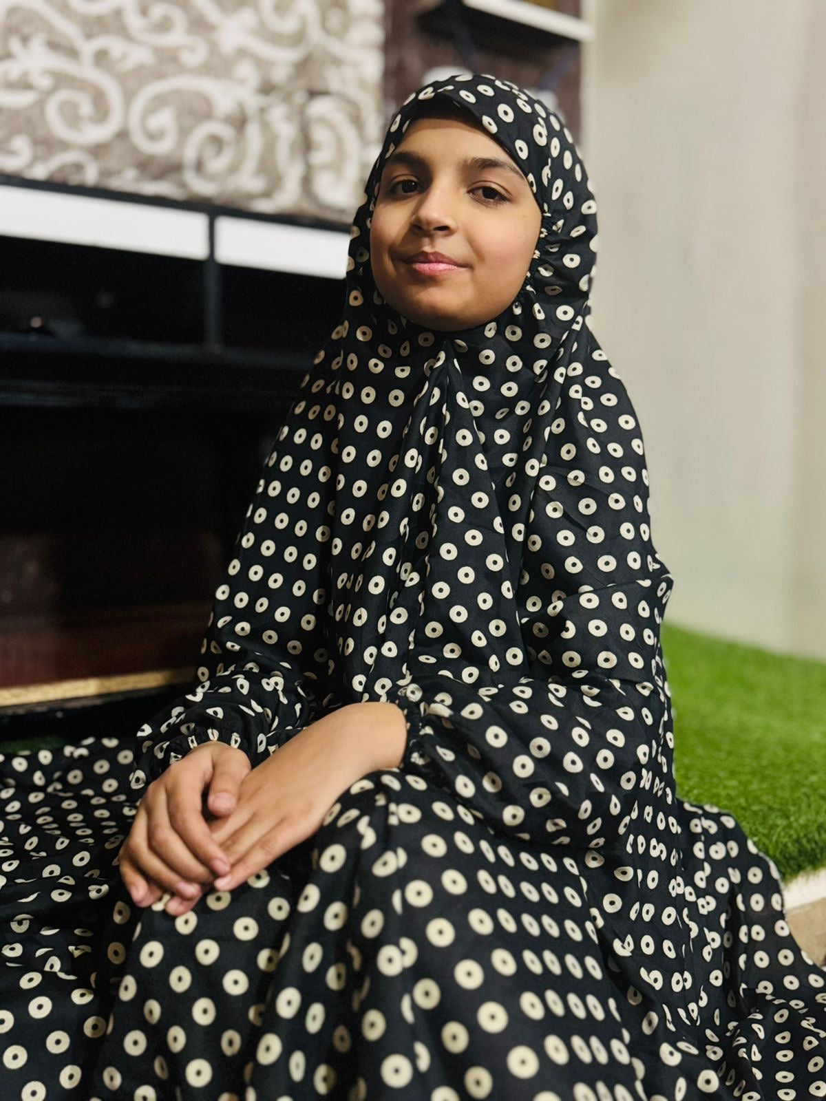 KIDS NAMAZ CHADDAR WITH FULL SLEEVES - BLACK WITH CIRCLES 8 to 11 Years