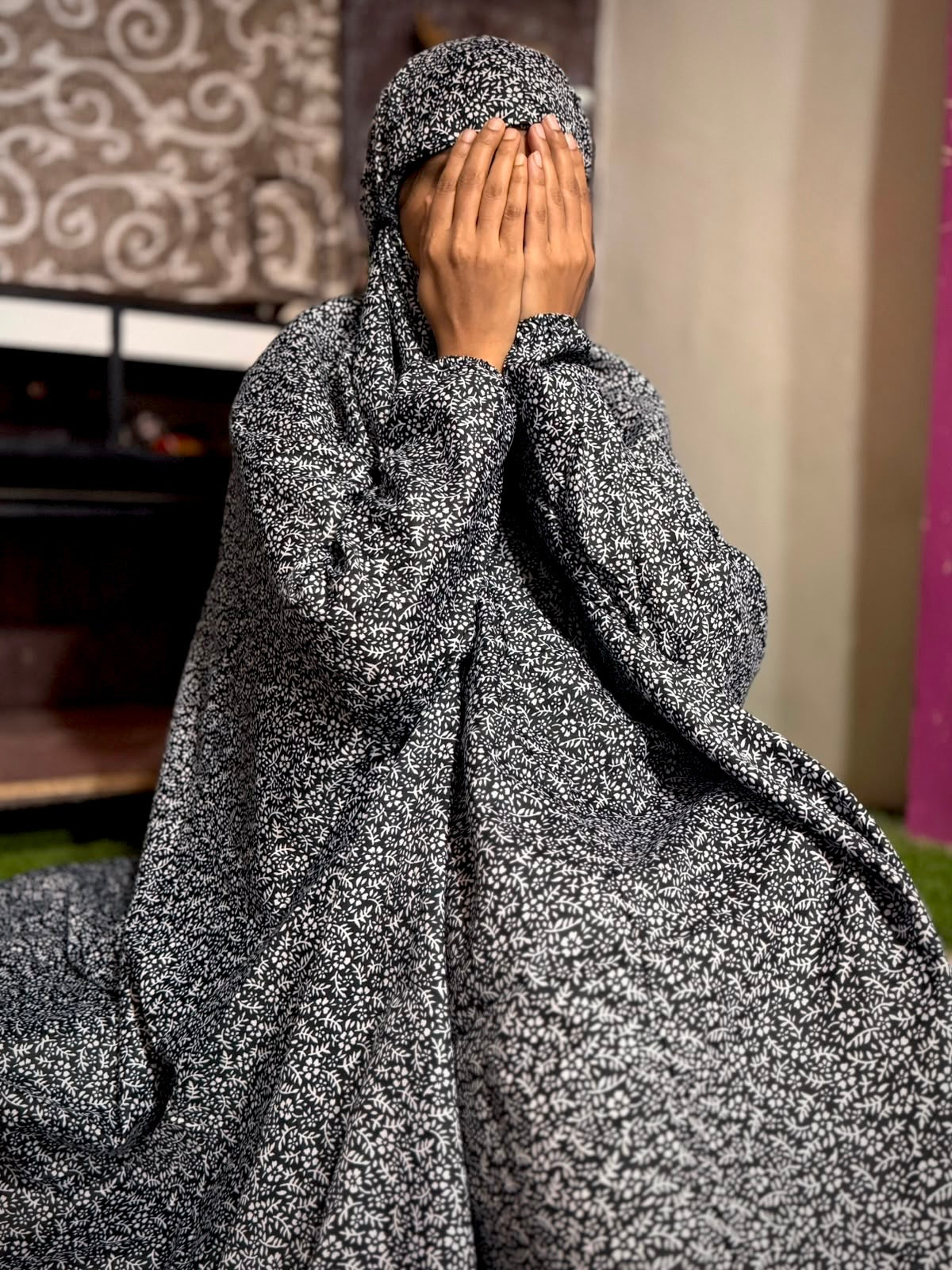 NAMAZ CHADDAR WITH SLEEVES N NIQAB- LEAF ART BLACK - LARGE