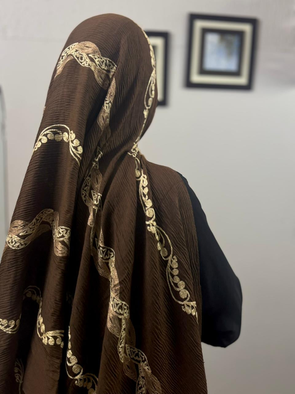 Queen Embroidery Pleated Lawn Scarf - Brown