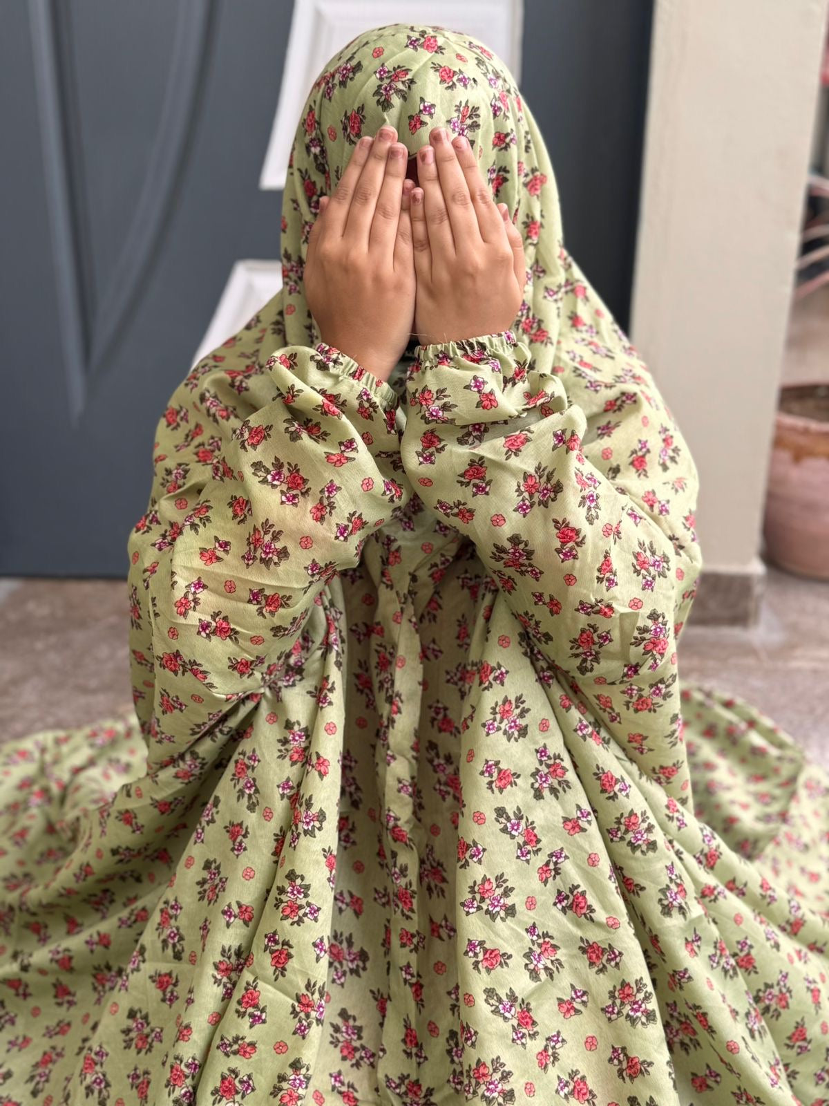 NAMAZ CHADDAR WITH SLEEVES N NIQAB - MAARI PISTA - LARGE