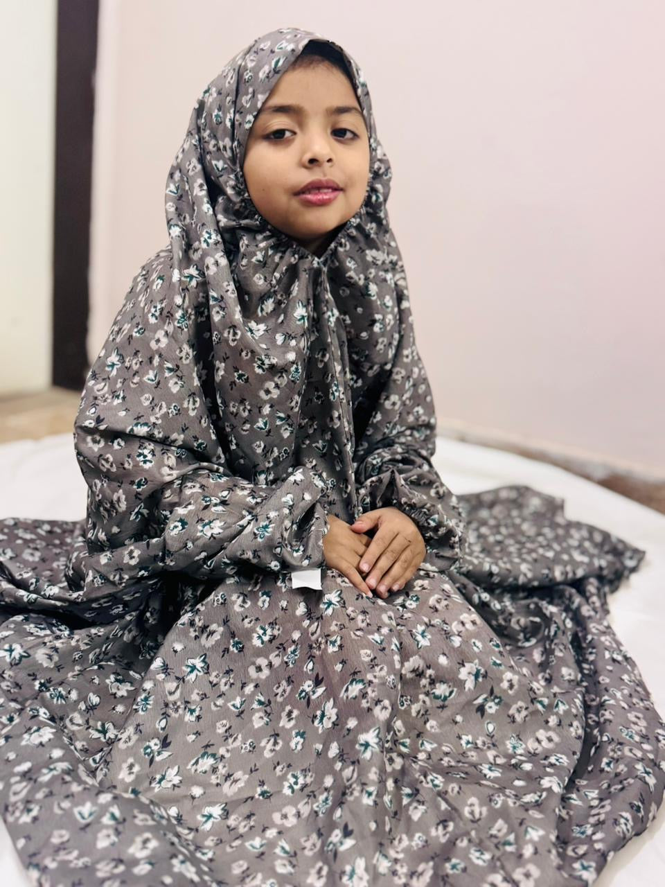 KIDS NAMAZ CHADDAR WITH FULL SLEEVES - NOOR IN GREY 5 to 7 Years