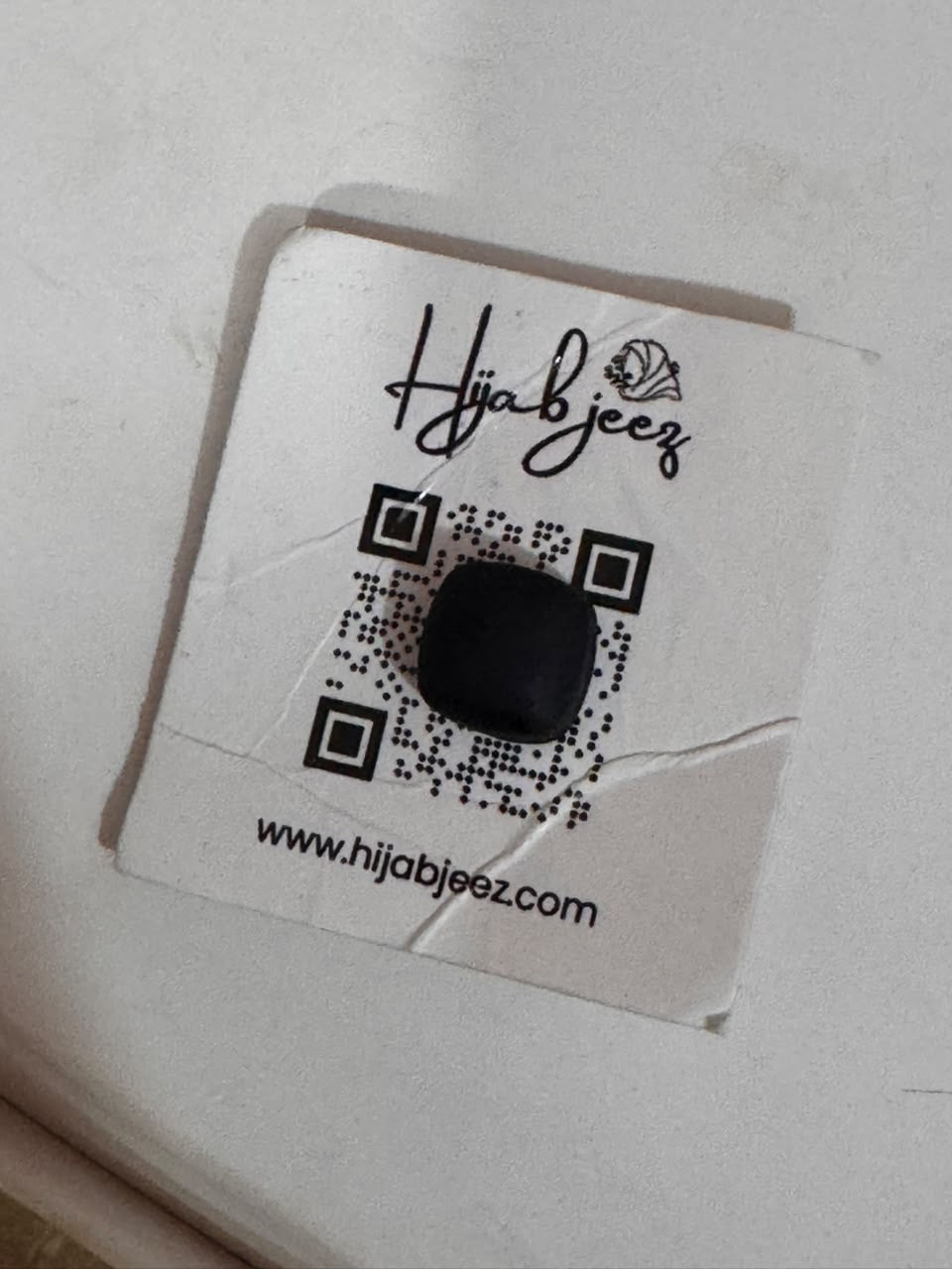 HIJAB MAGNET - BLACK SQUARE CUT
