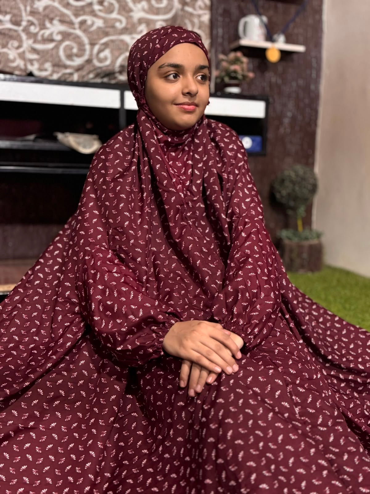 KIDS NAMAZ CHADDAR WITH FULL SLEEVES - ZOYA MAROON (12 to 14 Years)