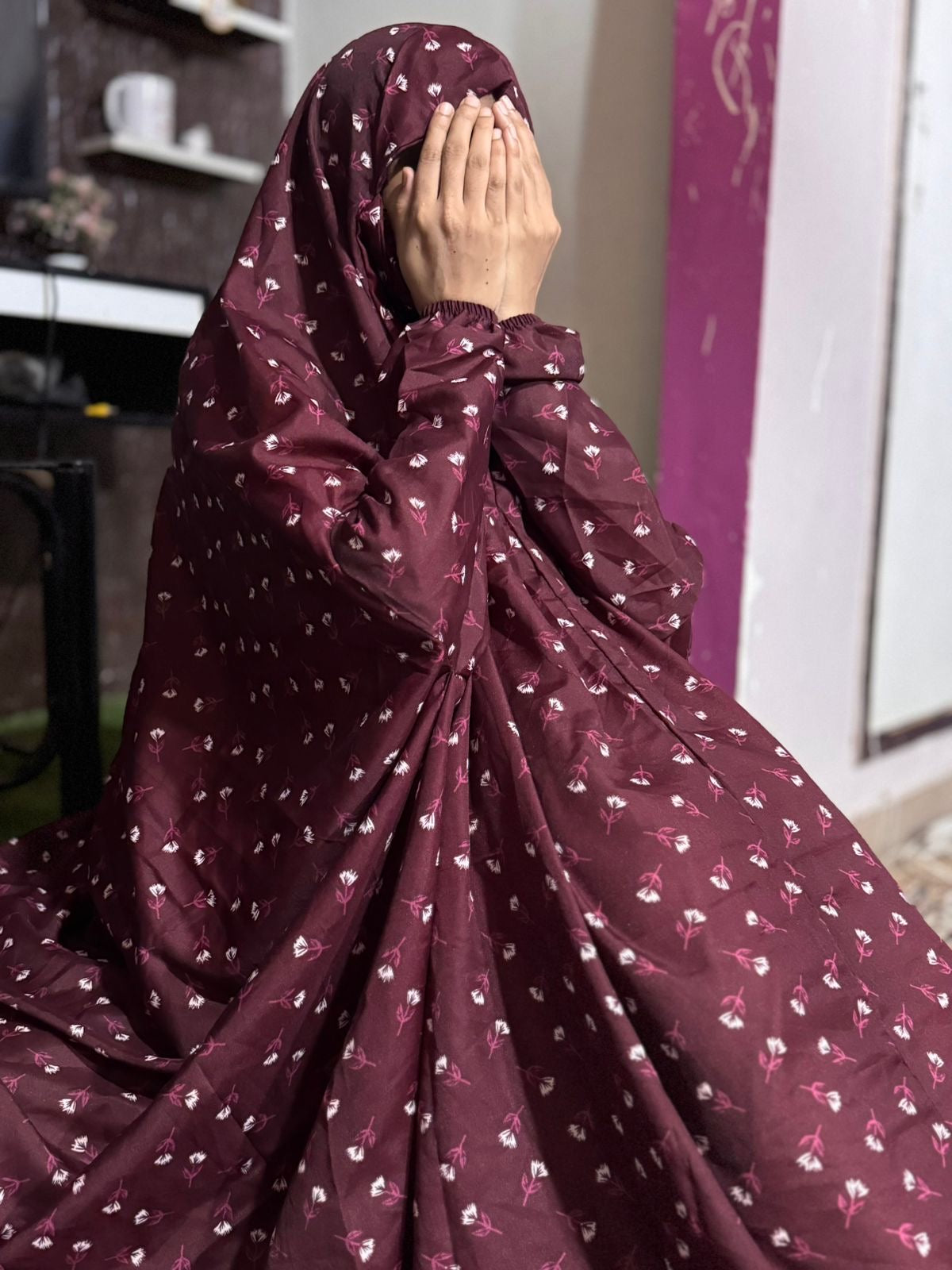 NAMAZ CHADDAR WITH SLEEVES N NIQAB - MAROON WITH WHITE TULIPS - LARGE