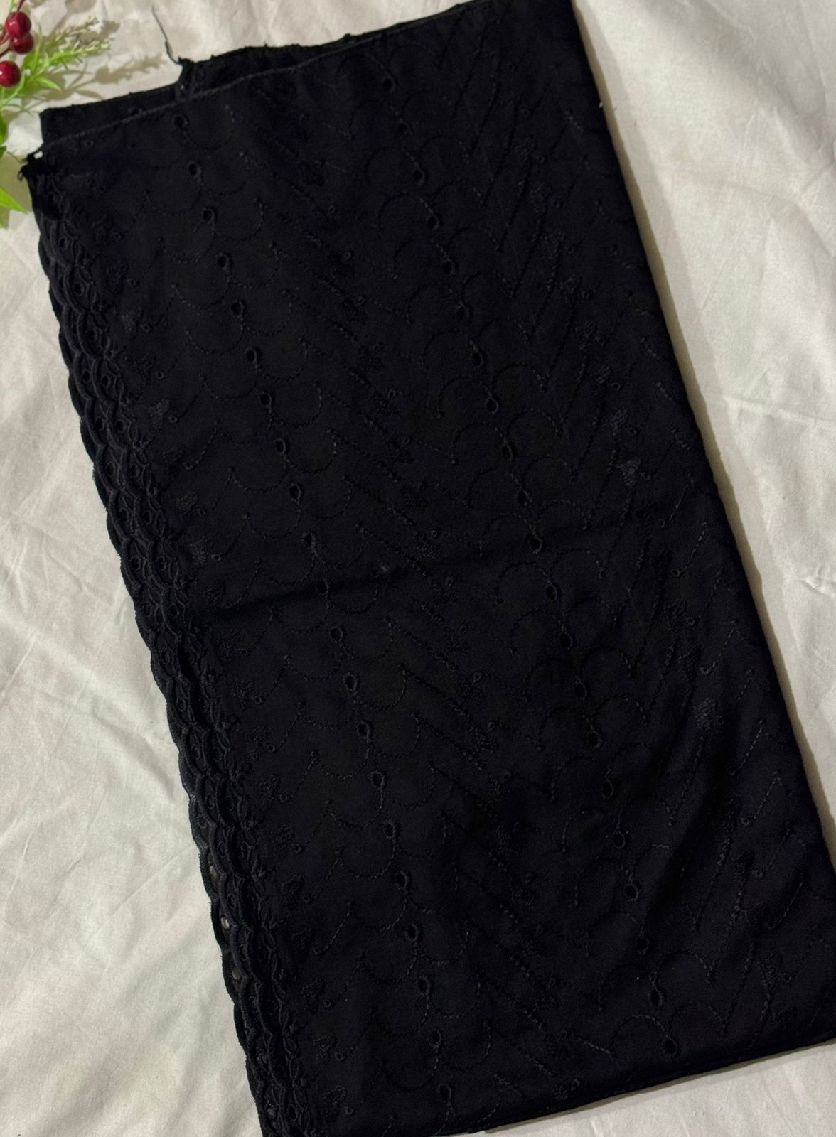 Premium Qualtiy Lawn Chaddar with Embroidery - Black Design