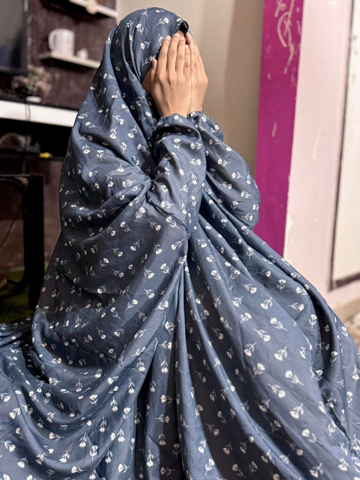 NAMAZ CHADDAR WITH SLEEVES N NIQAB - GREY WITH WHITE TULIPS - LARGE