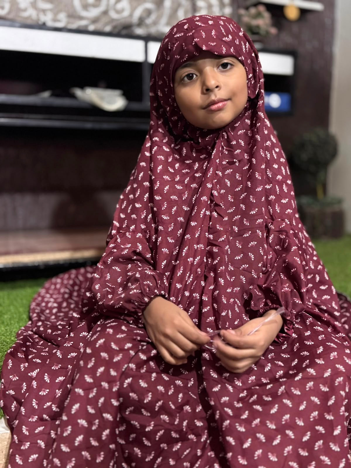 KIDS NAMAZ CHADDAR WITH FULL SLEEVES - ZOYA MAROON (5 to 7 Years)