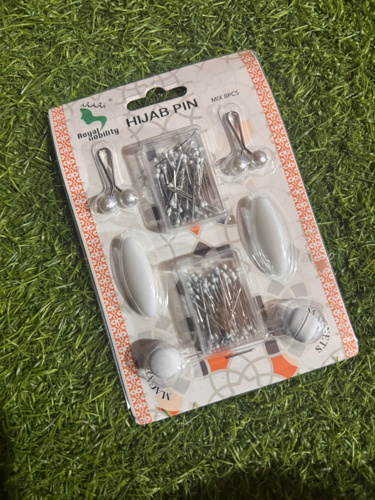 GIFT PACK - PINS N MAGNETS WHITE