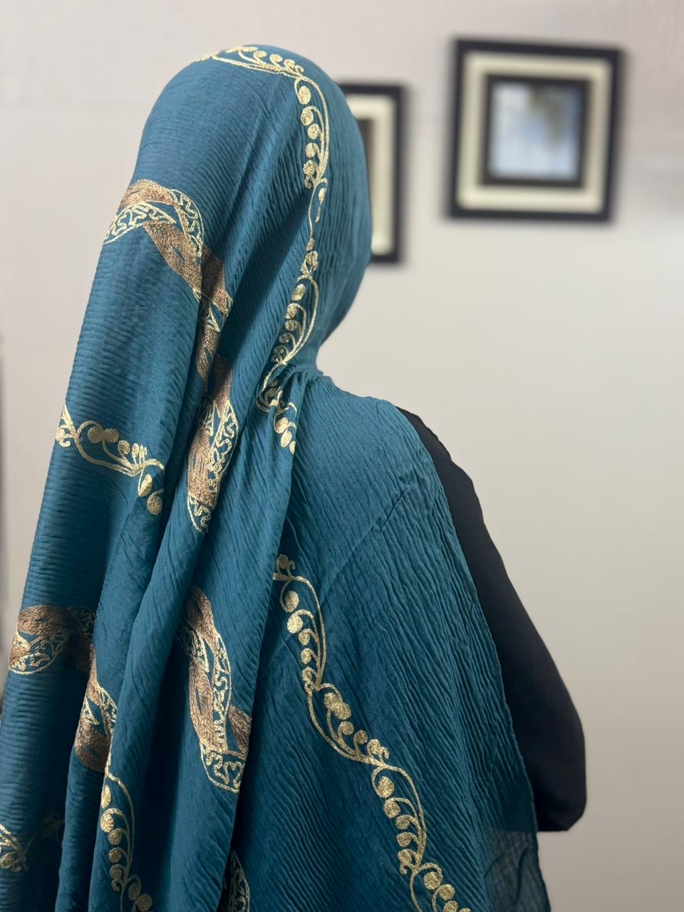 Queen Embroidery Pleated Lawn Scarf - Teal