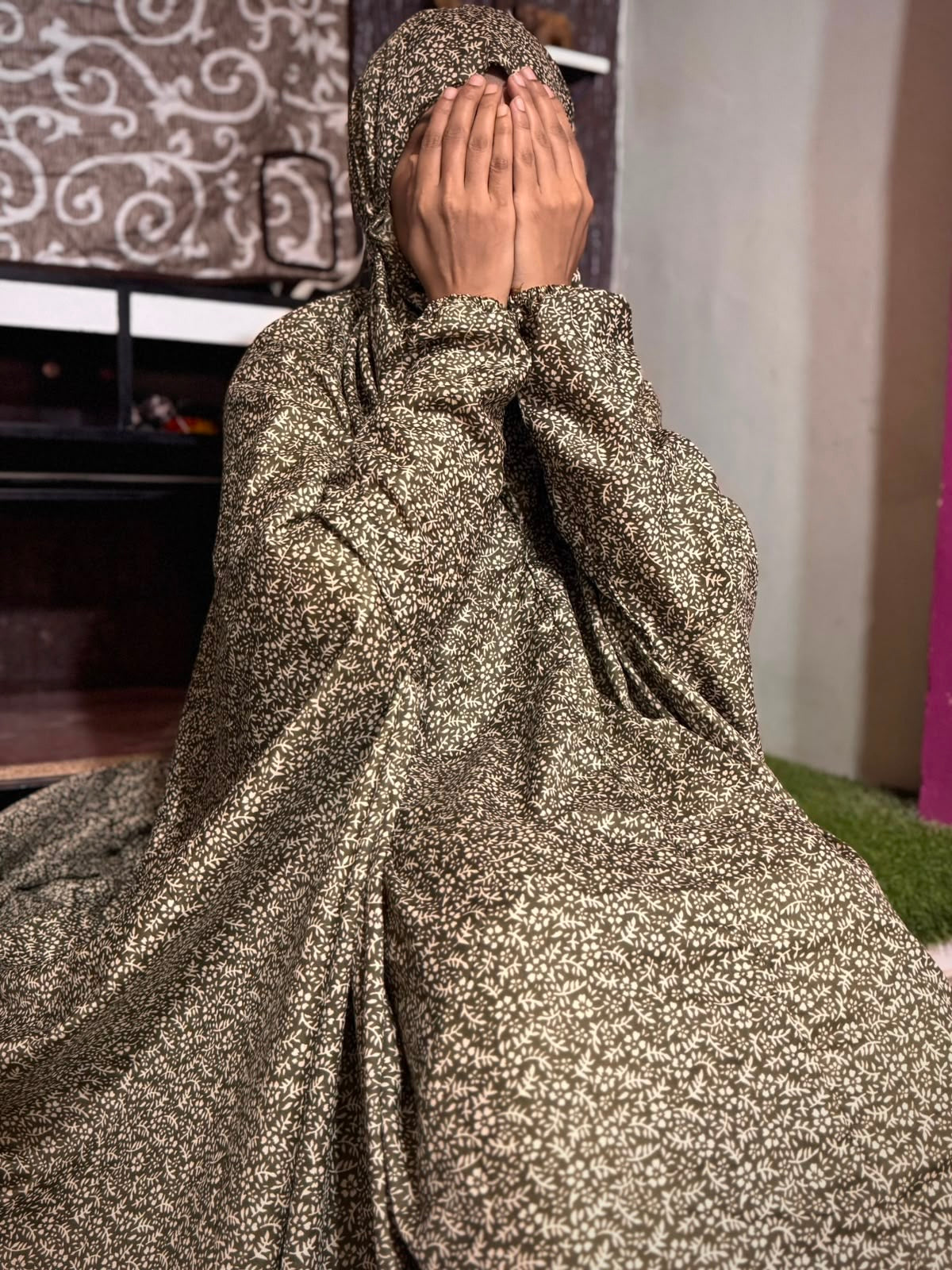NAMAZ CHADDAR WITH SLEEVES N NIQAB- LEAF ART CEDAR - LARGE