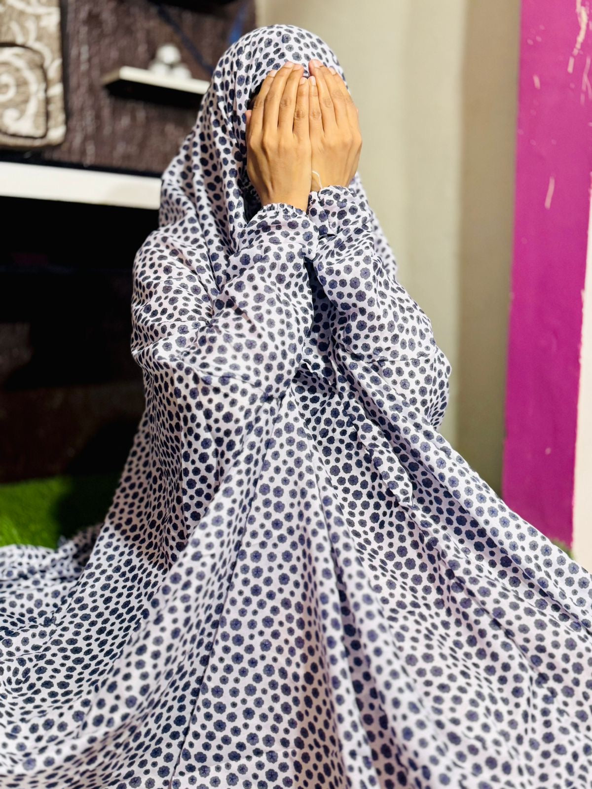 NAMAZ CHADDAR WITH FULL SLEEVES - WHITE WITH BEIGE FLOWERS - LARGE