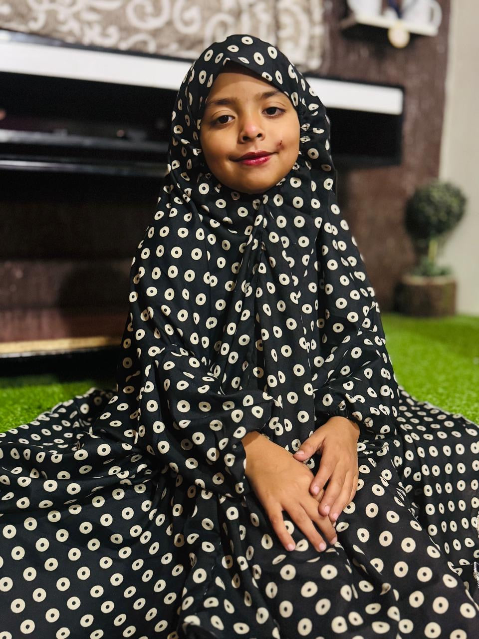 KIDS NAMAZ CHADDAR WITH FULL SLEEVES - BLACK WITH CIRCLES 5 to 7 Years