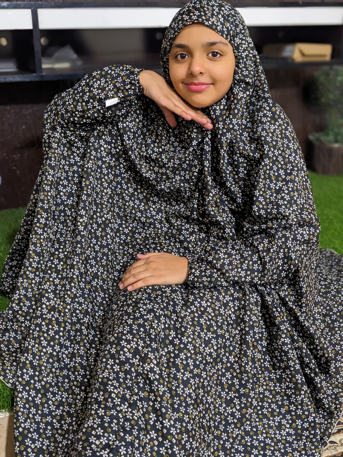 KIDS NAMAZ CHADDAR WITH FULL SLEEVES - Hibiscus Flower Black 12 to 14 Years