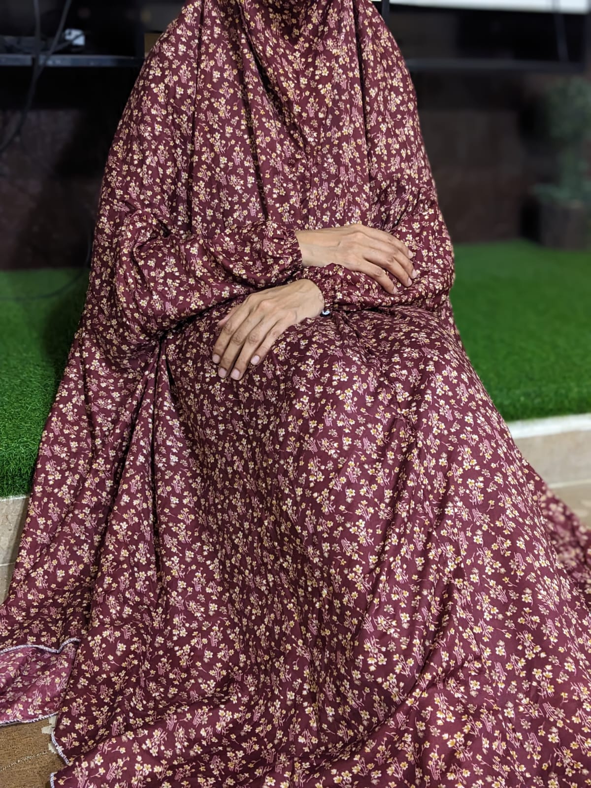 SWISS LAWN NAMAZ CHADDAR WITH SLEEVES - Maroon Flora LARGE