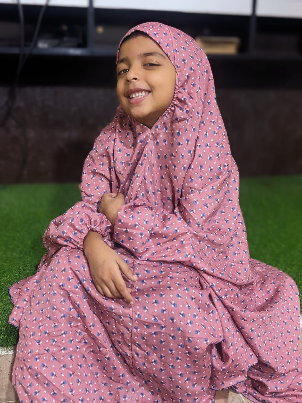 KIDS NAMAZ CHADDAR WITH FULL SLEEVES - Spun Pearl with Flowers 5 to 7 Years