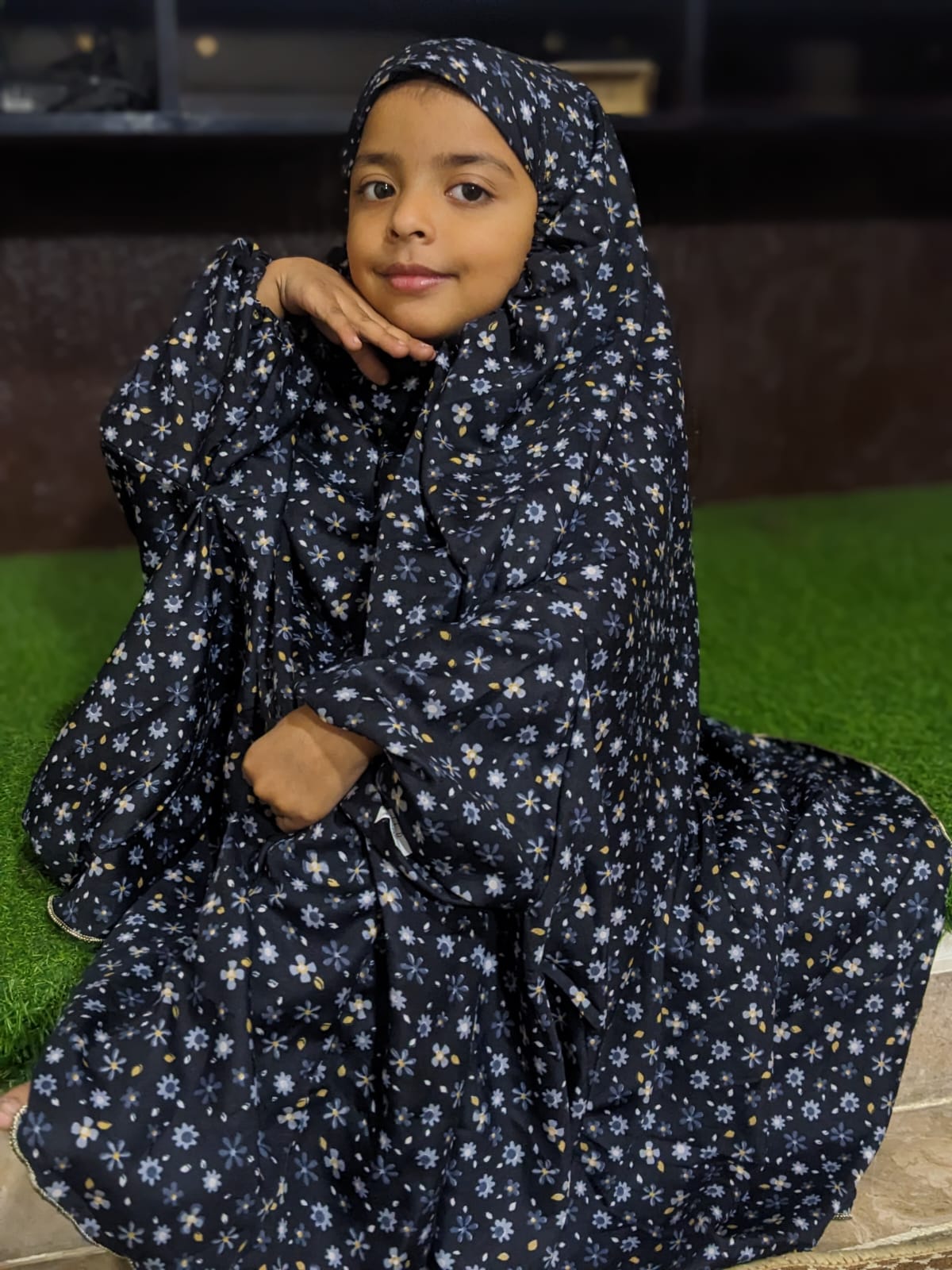 KIDS NAMAZ CHADDAR WITH FULL SLEEVES - Black with Flowers 5 to 7 Years