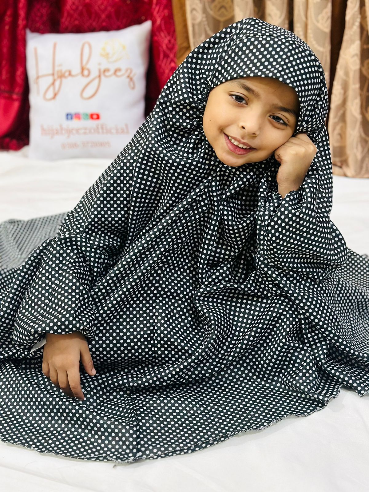 KIDS NAMAZ CHADDAR WITH FULL SLEEVES - Black Polka Dots 5 to 7 Years