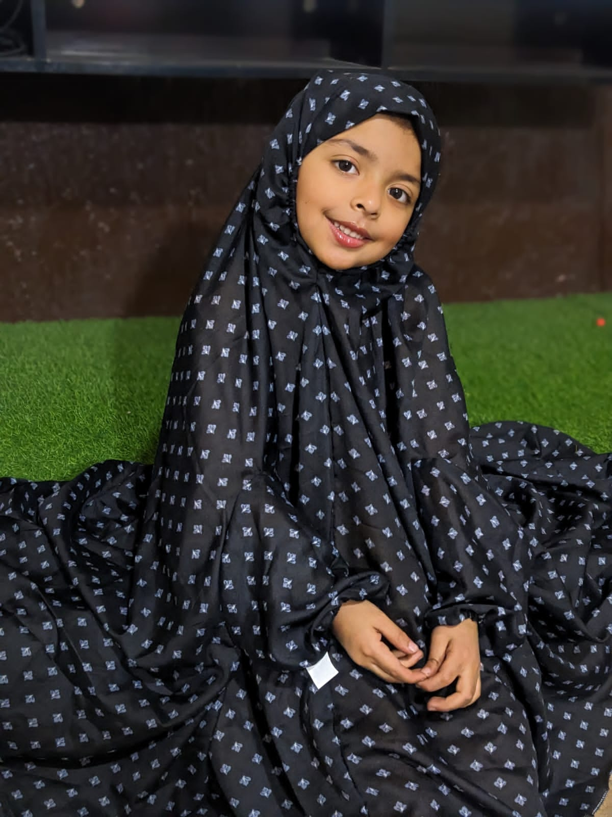 KIDS NAMAZ CHADDAR WITH FULL SLEEVES - Black with Grey Leaves 5 to 7 Years