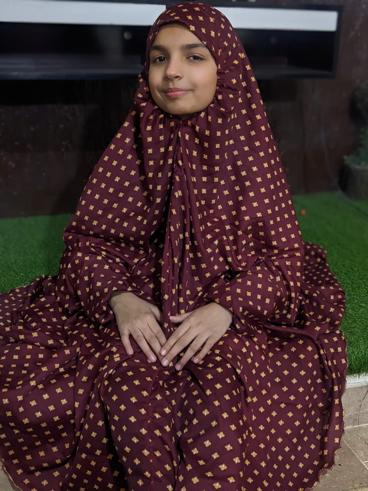 KIDS NAMAZ CHADDAR WITH FULL SLEEVES - Maroon with Brass Leaves 8 to 11 Years