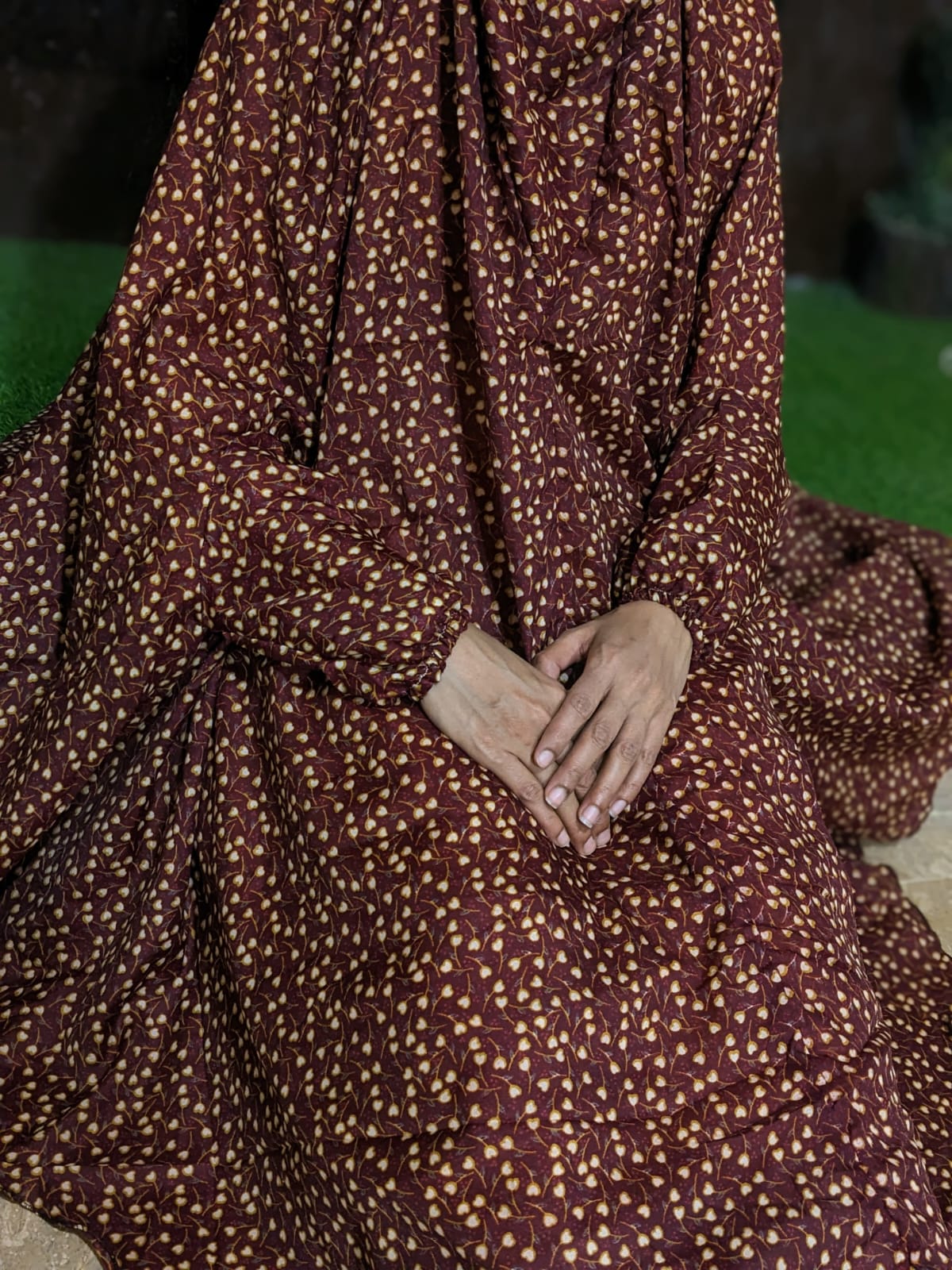 NAMAZ CHADDAR WITH SLEEVES N NIQAB - MAROON WITH BEIGE HEARTS LARGE