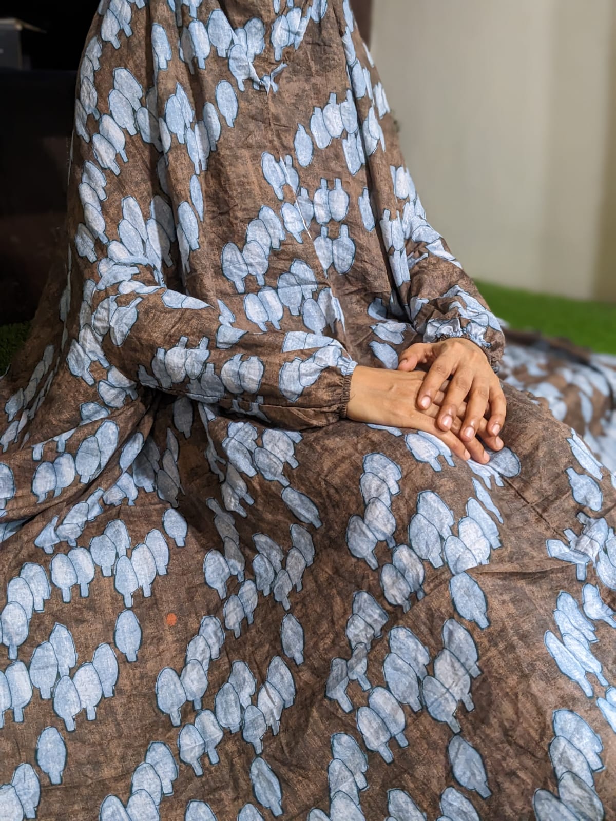 PURE LAWN NAMAZ CHADDAR WITH SLEEVES N NIQAB - MULTI TULIPS LARGE