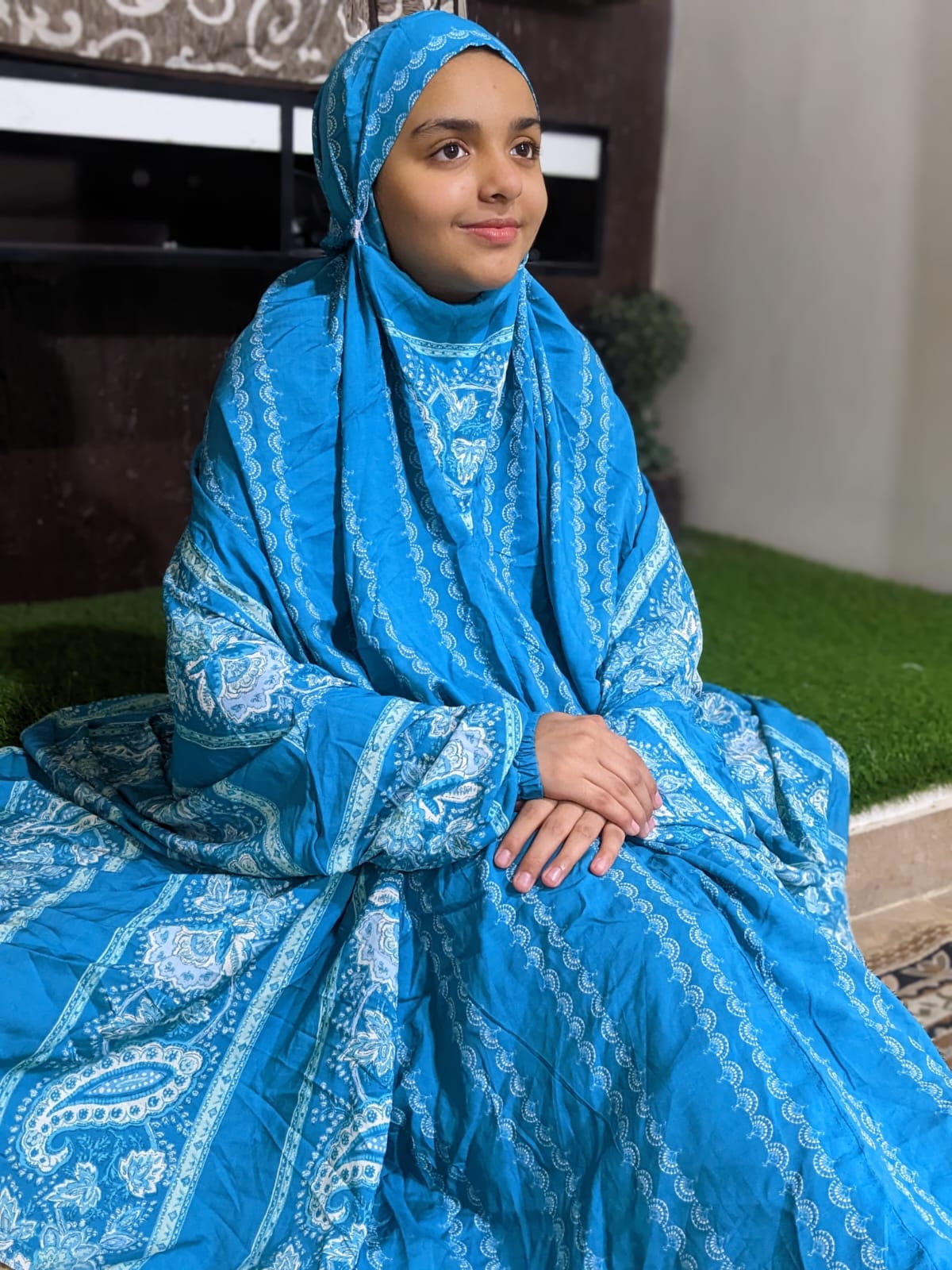 IMPORTED LINEN NAMAZ CHADDAR WITH FULL SLEEVES - INSIA ART