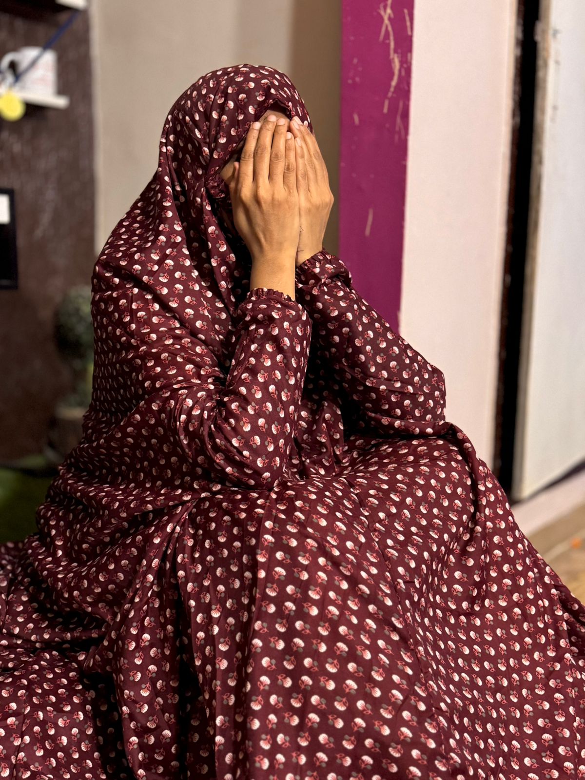 NAMAZ CHADDAR WITH SLEEVES N NIQAB - DEEP MAROON MOTIFS x XL