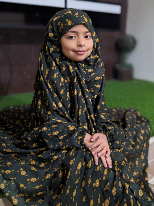 KIDS NAMAZ CHADDAR WITH FULL SLEEVES - GREEN WITH AMI FLORA 5 to 7 Years