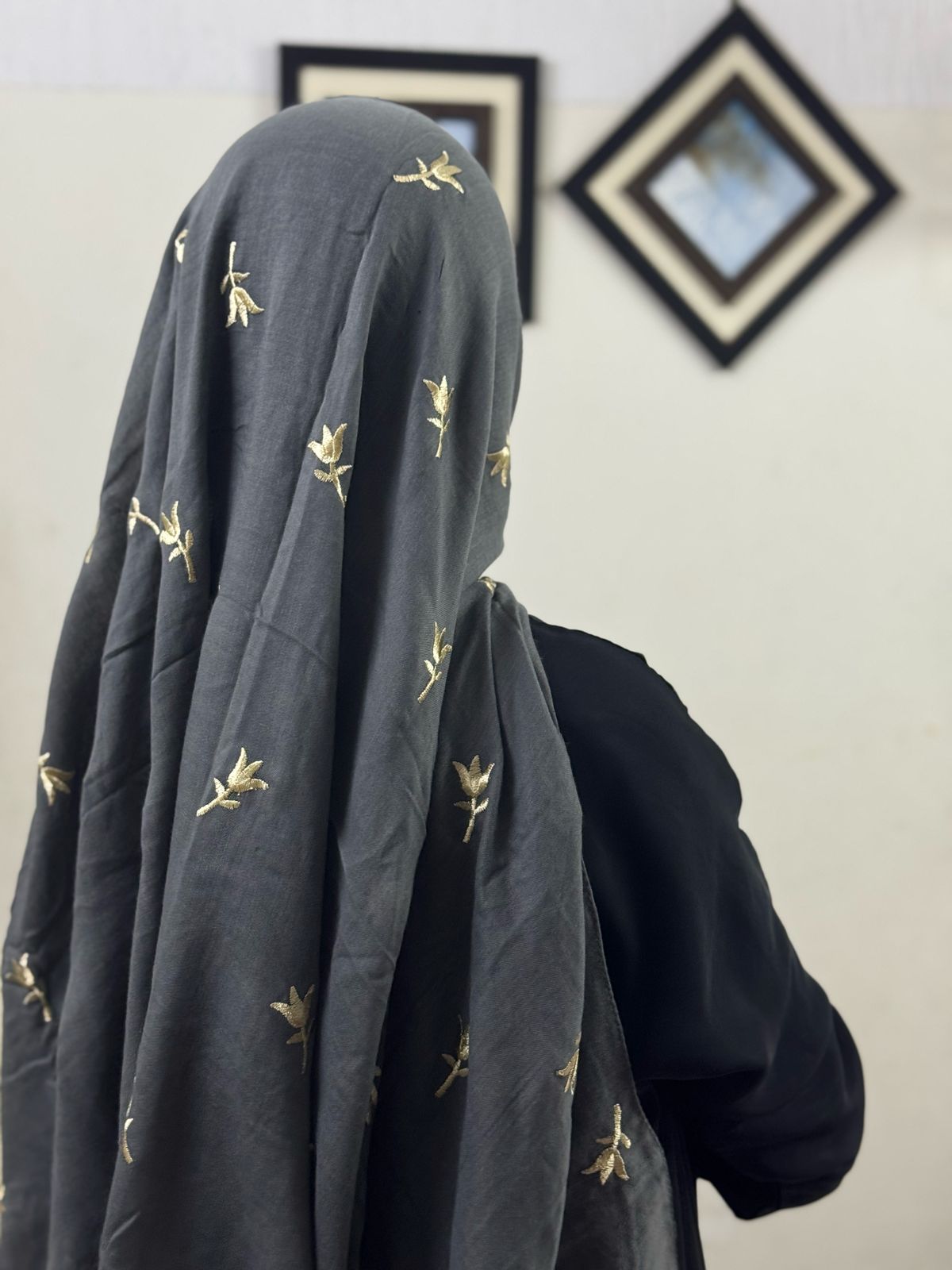 Tulips Embroidery Lawn Scarf - Dark Grey