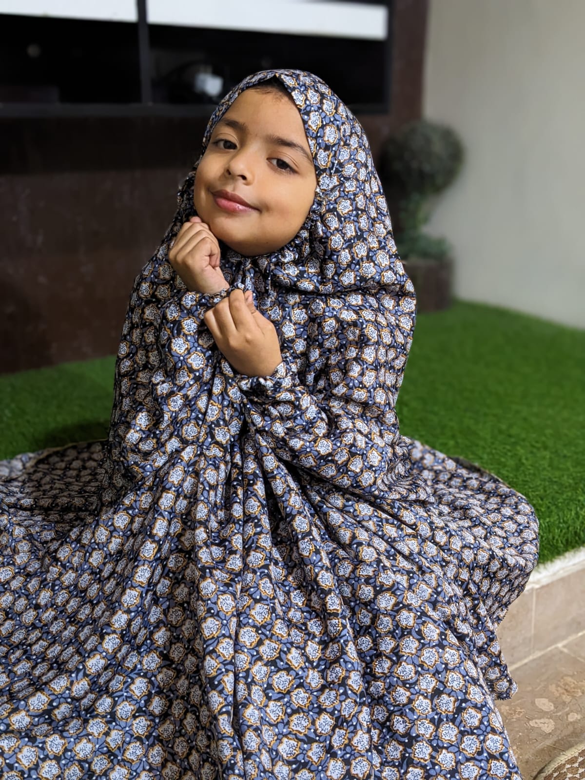 KIDS NAMAZ CHADDAR WITH FULL SLEEVES - GREY WITH AUTUMN FLORA 5 to 7 Years